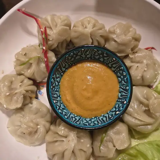 Momo z kurczakiem